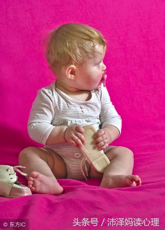 如何教2、3岁的宝宝穿鞋,才能不把鞋穿反?只需