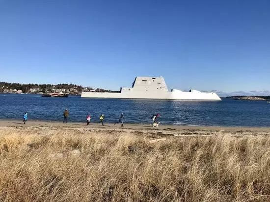 海军用不起DDG1000隐身舰?一切全因炮弹太