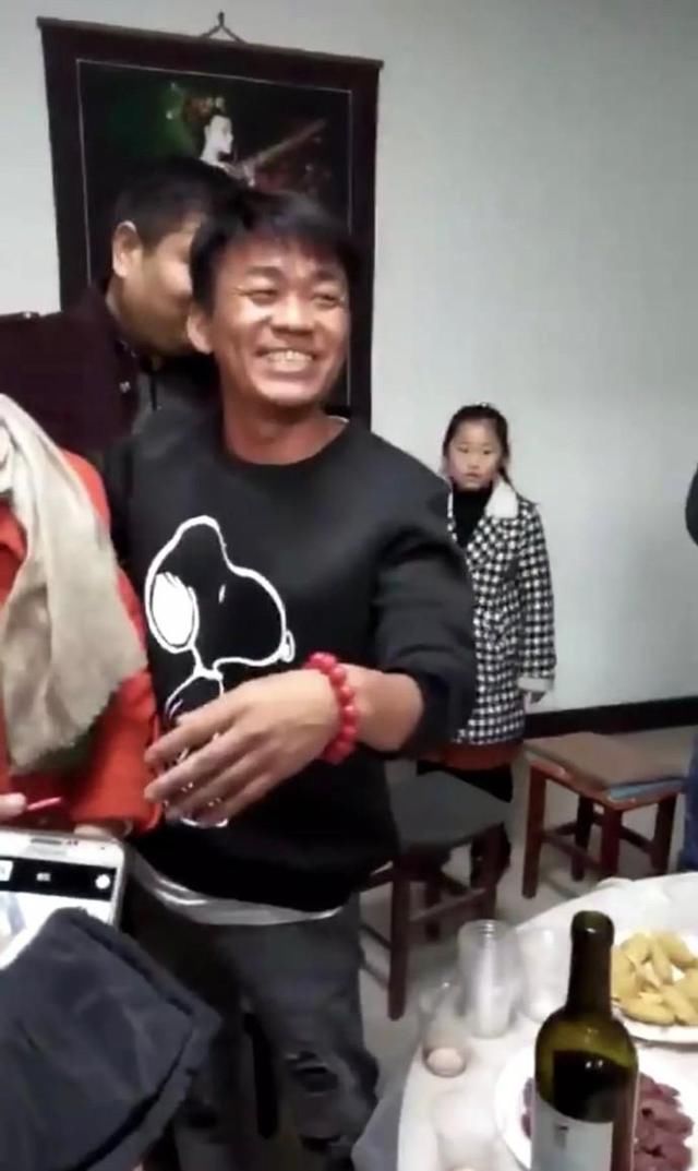 王宝强回老家过年接地气,马云回老家却看透人