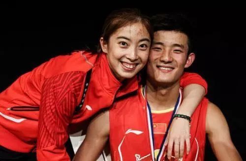 谌龙求婚打动王适娴 两人今年底将办婚礼