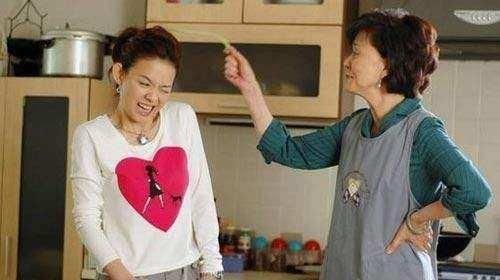 儿媳妇总带孩子来蹭饭啥都不干,我说一番话,她