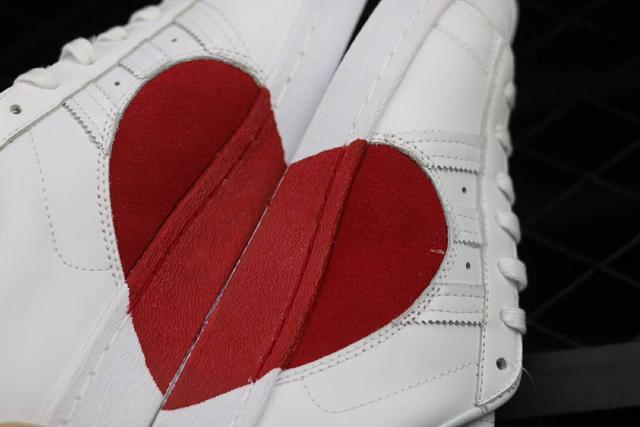 戚薇李承铉倾力代言AdidasSuperStar爱心情侣