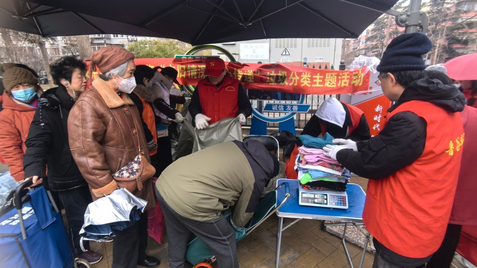 “衣”往情深!鲁谷街道永乐西南社区旧衣回收、置换活动温情开启 “衣”往情深!鲁谷街道永乐西南社区旧衣回收、置换活动温情开启