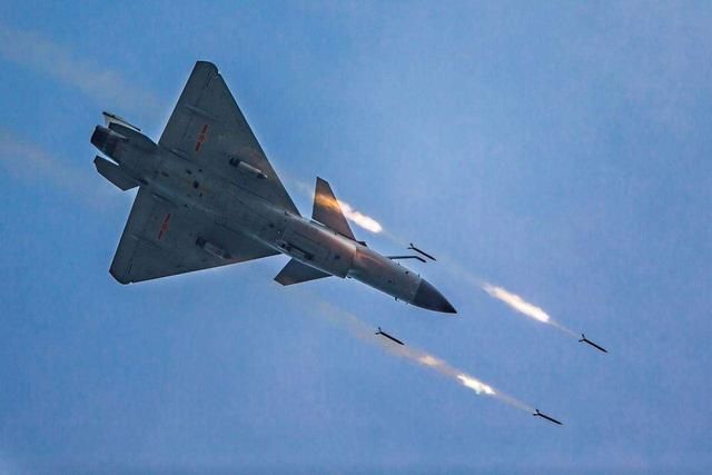 中国空军全新型战机正式入列作战序列 战力超