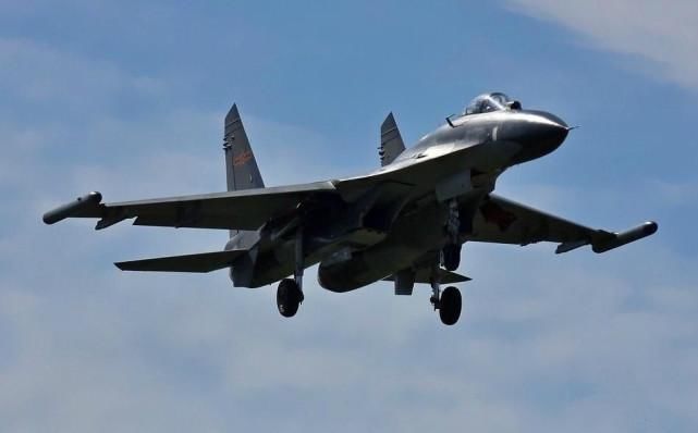 出乎意料!歼10歼11到底谁更强?实际情况发人