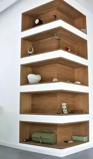 转角壁龛:嫌储物架占空间,用来代替