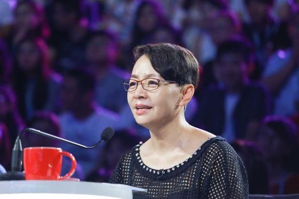 57岁宋丹丹近照曝光,三段婚姻两次闪婚,2亿豪