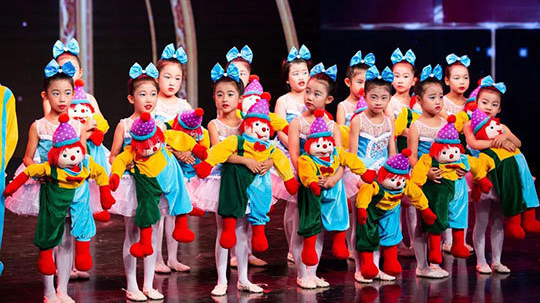 《小童大艺》暑期特别节目“青春快乐季：少儿舞场”