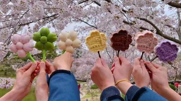 “春花”经济燃起来!玉渊潭公园樱花文创上新 70余种萌品等你来选→ “春花”经济燃起来!玉渊潭公园樱花文创上新 70余种萌品等你来选→