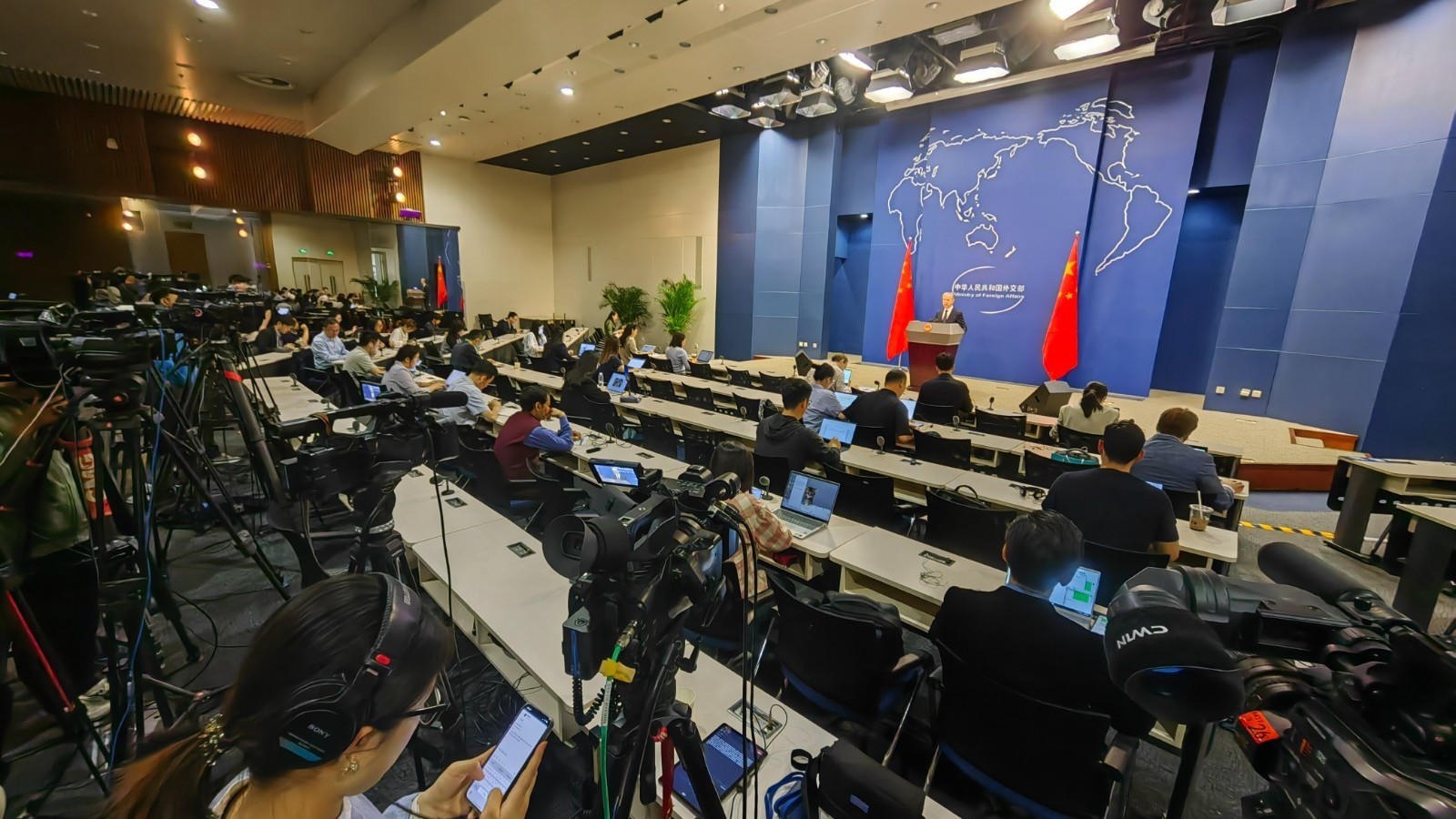 外交部：任何打“台湾牌”搞政治操纵的图谋都注定失败！