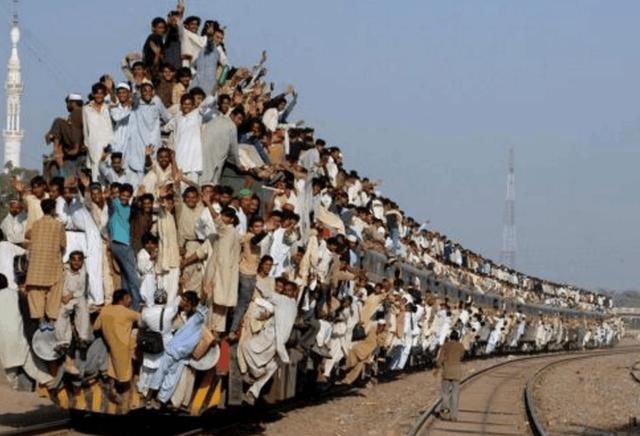 中国和印度大比拼 看看外国网友怎么评论印度