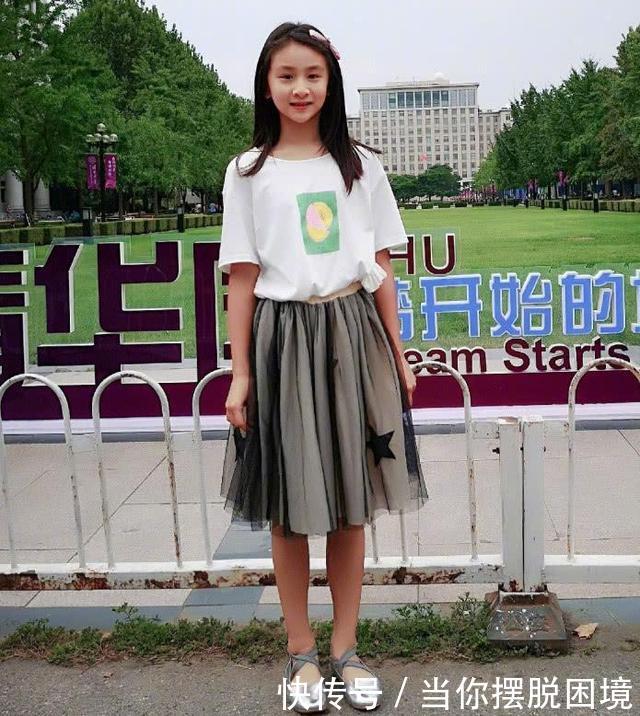 森碟是要往关晓彤发展吗穿短裙搭长筒袜,这腿