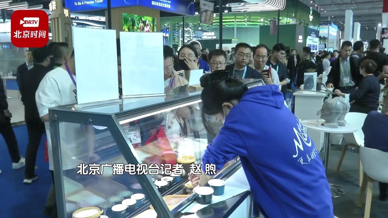 世界美食齐聚一堂，进博会秒变小吃街
