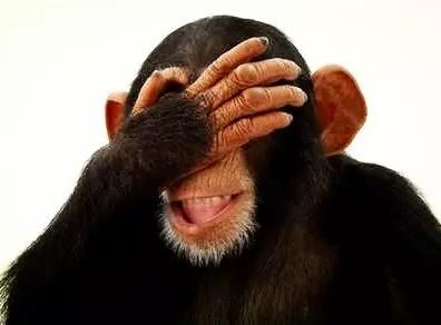 论一个人如何把1米8乘2米的床垫搬下楼?前方