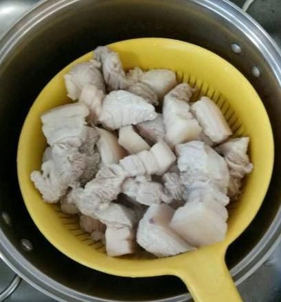 排骨焯水时,到底用冷水,还是热水?我总是犯错