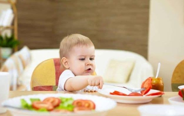 一周岁的宝宝应该如何喂养?要不要单独给宝宝