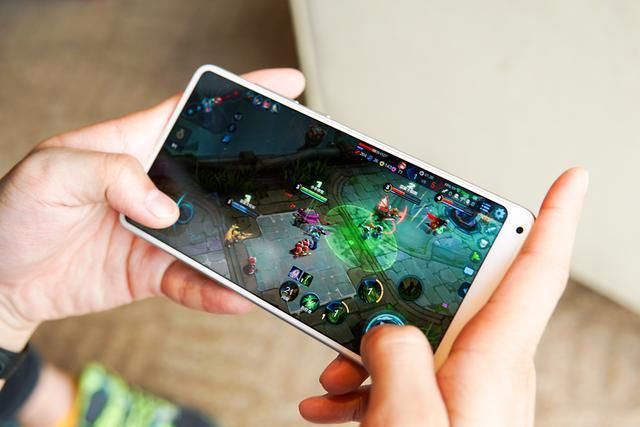 性能和拍照的碰撞,小米MIX2S和华为P20 pro,看