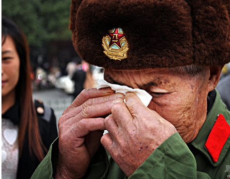 他是出了名的神枪手,毛主席一句话,他隐姓埋名