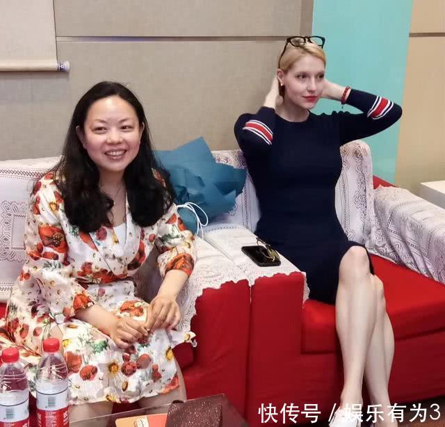 撒贝宁妻子李白近照,长发变短发干练显老,大家