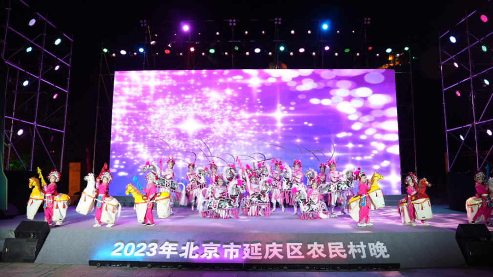 延庆农民“村晚”亮相八达岭夜长城~ 延庆农民“村晚”亮相八达岭夜长城~