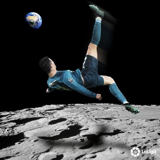 C罗倒钩射门,齐达内天外飞仙!两人对视,C罗的