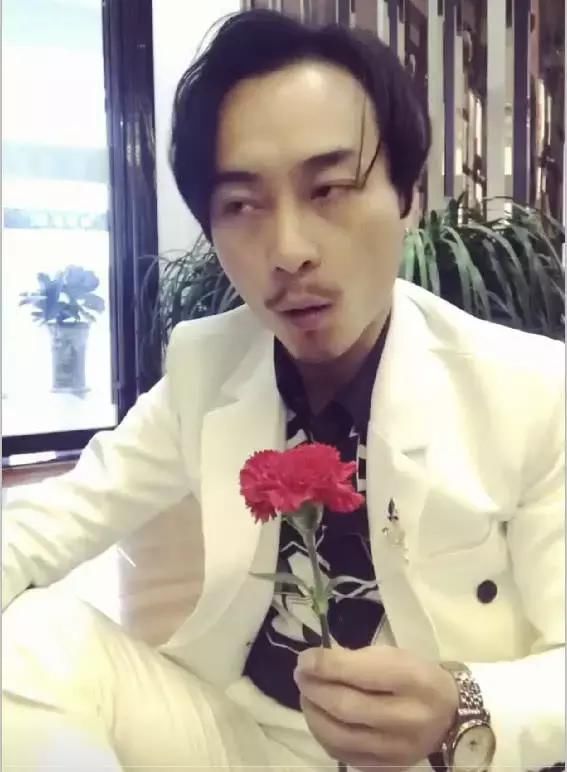 张国荣的两个快手网红,第一个简直是来搞笑的