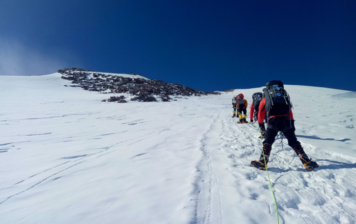 雪域雄鹰,展翅南极-西藏登山队员登顶南极洲最高峰,徒步南极点追记