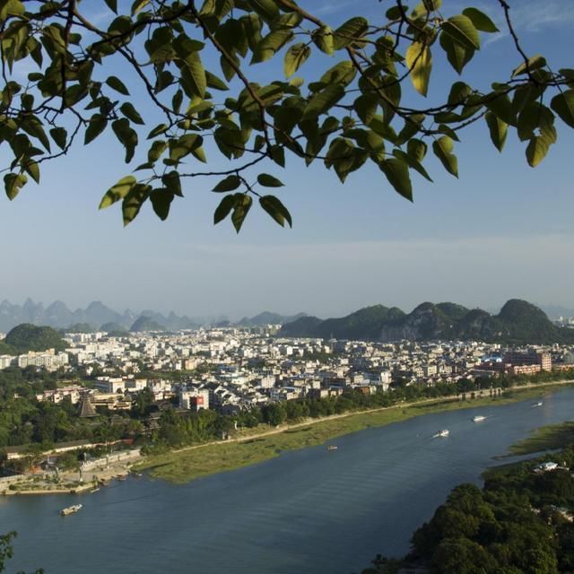 我国游客出国旅游已成趋势,而在国内旅游则显