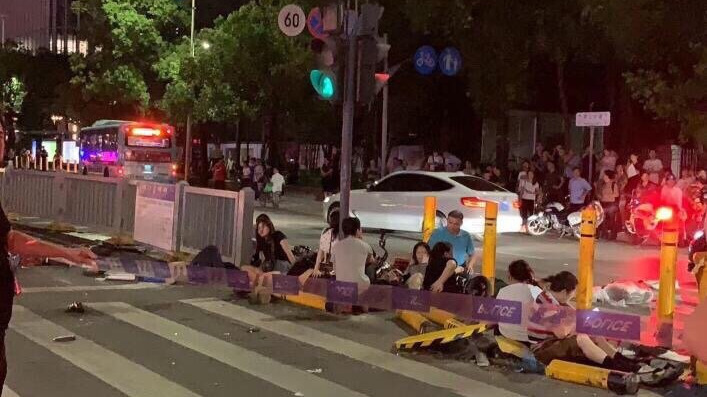 深圳一司机疑突发疾病致车辆失控 撞向行人造3人死亡  ​