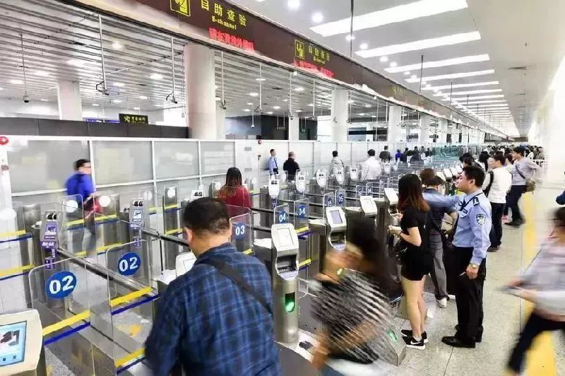 刷脸住酒店、扫码自助往返粤港澳,手机又增加