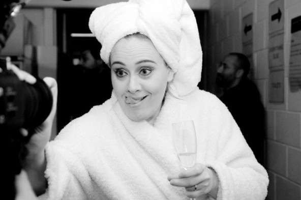 新浪娱乐讯 据台湾媒体报道,英国"铁肺"歌后阿黛尔(adele)5日度过29岁