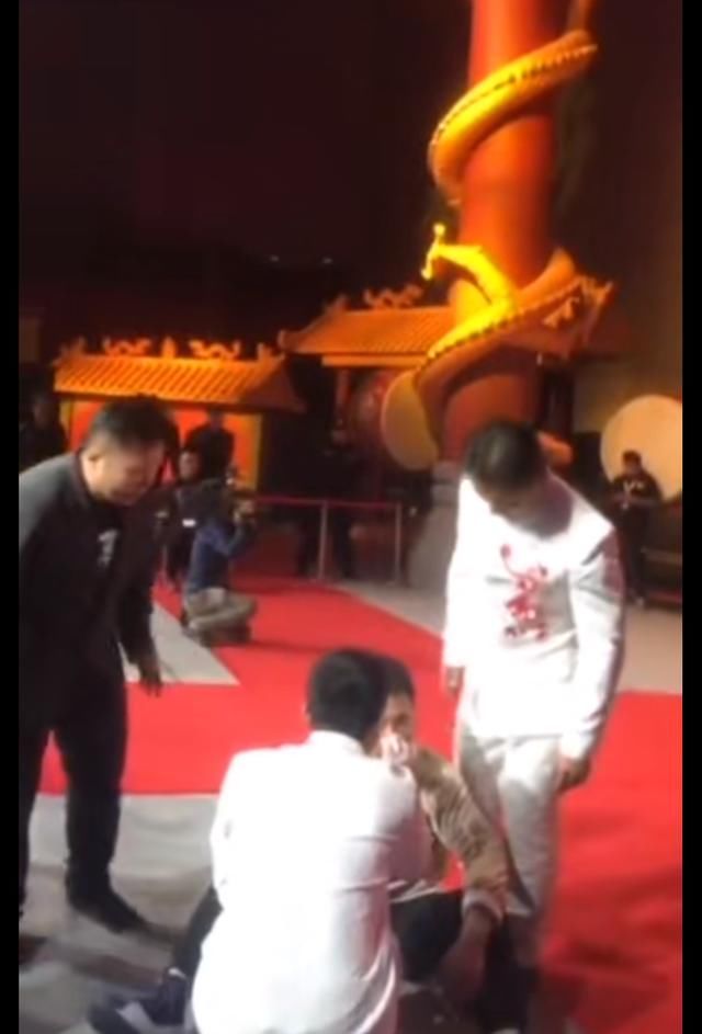 昨晚,徐晓冬强势击倒咏春拳高手,2018第一战霸