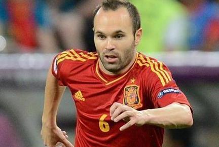 世界足坛10大经典前腰: 卡卡、哈维、皮尔洛垫