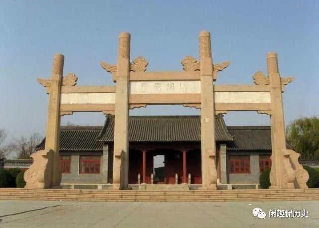 当考古队长挖到自家祖坟,他当即叫停:自己一件