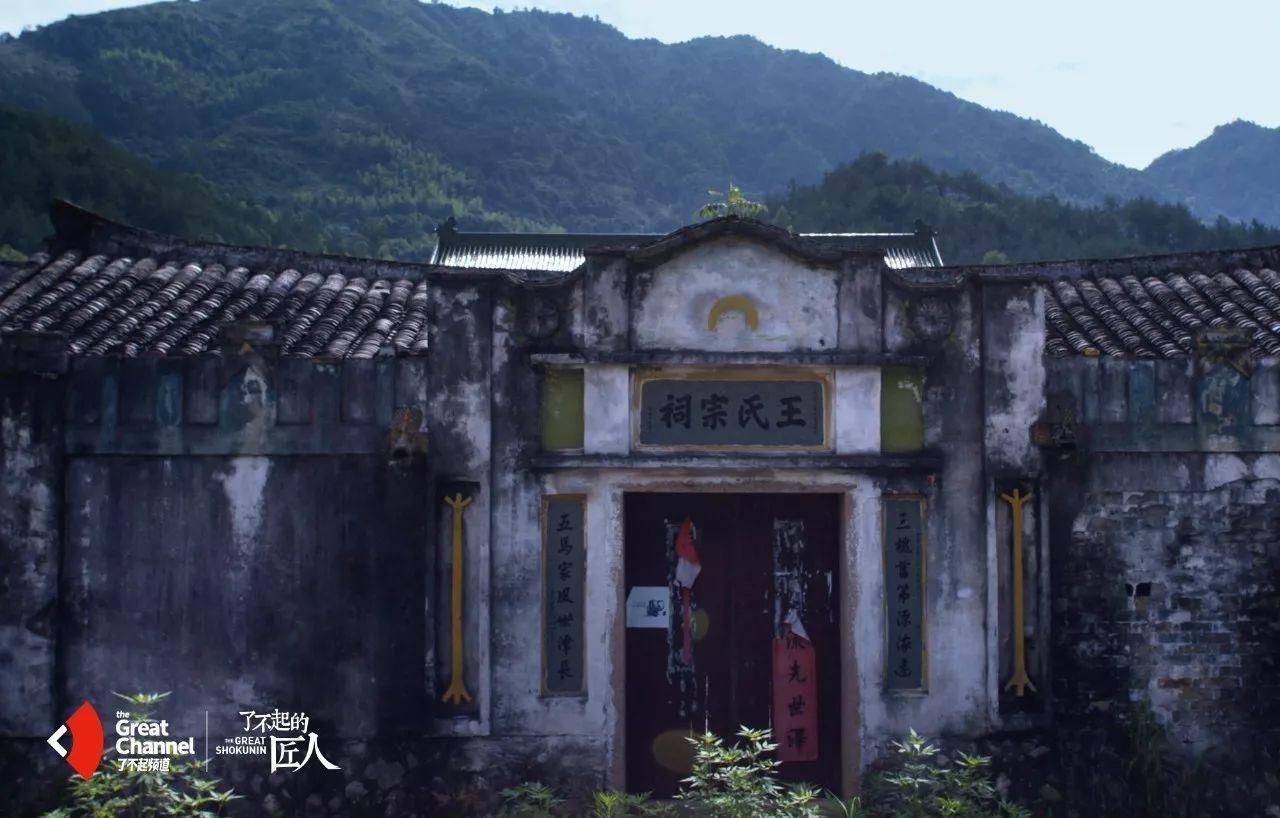 为了传承1000年前发明的木活字,他坚持了43年