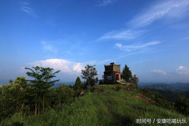 鲤鱼山每年的农历三月三是庙会,这一天附近的村名会带着小孩去赶会