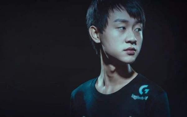 LOL官方公布五大位置最强选手!中单第1无悬念