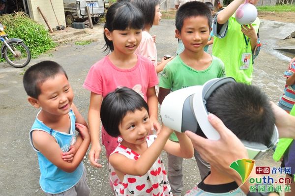广东志愿者三下乡 引领高科技潮流