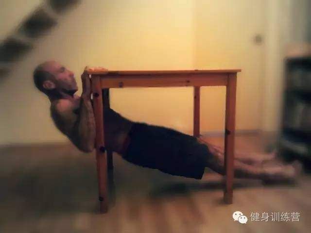 女生不去健身房,在家健身最适合做什么动作?