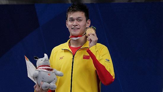 安踏回应孙杨领奖服事件 相信中国队会公正处