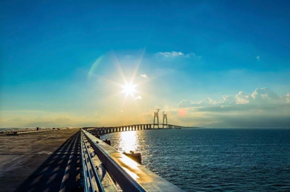 港珠澳大桥开通在望,亮灯夜景惊艳全国 | 附港澳