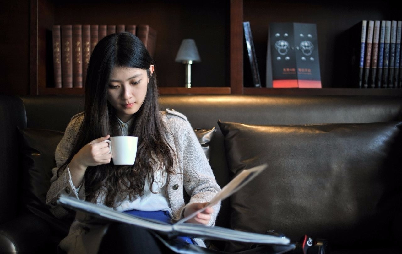 现在，“酒店试睡员”已经成为张欣妍独特人生体验的一部分，只要有空闲时间，她就会到各地的酒店体验一番。当然她还是想把这两方面的生活平衡好顺利毕业，她说：“希望自己能去更多的地方，获得更多的人生收获，现在自己出去的很少了，一般都会跟朋友一块，因为我比较注重旅行过程体验，我会把故事记录下来，自己出门会感觉还是在自己的世界里，如果有个同伴，这段旅途就会变得特别不一样。”这样的职业你喜欢吗？