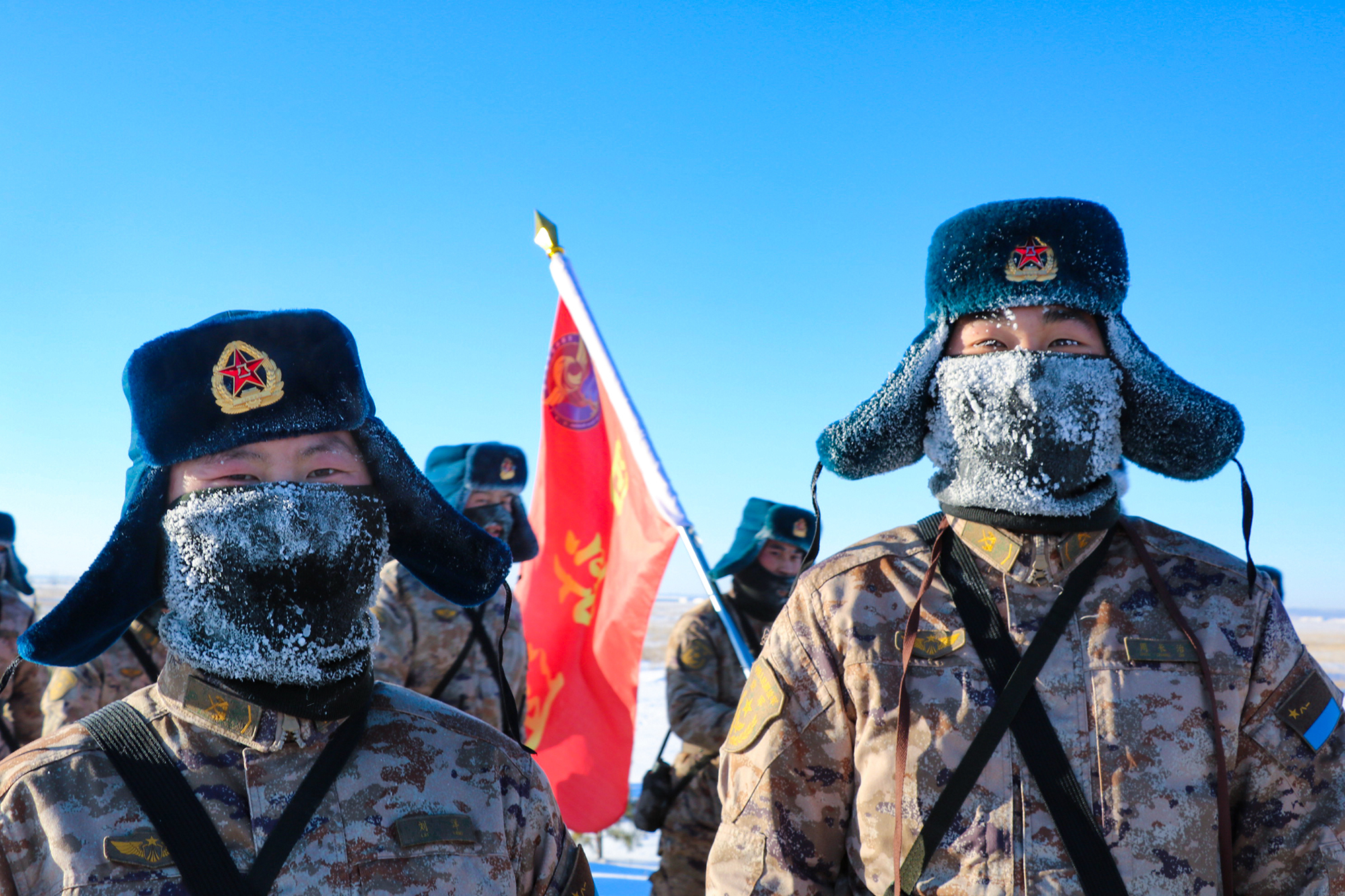 -35℃！雪地徒步拉练掀起练兵热潮_北京时间