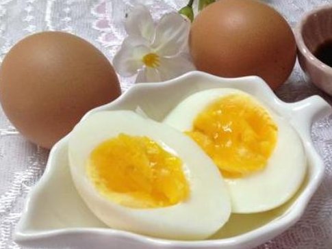 宝宝吃蛋白好还是蛋黄好?其实宝宝吃鸡蛋要据