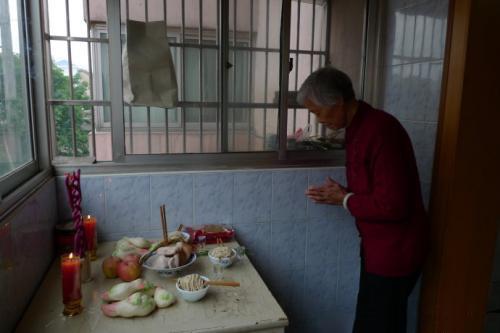 半岁孩子发烧 婆婆在家忙的不亦乐乎 儿媳回来