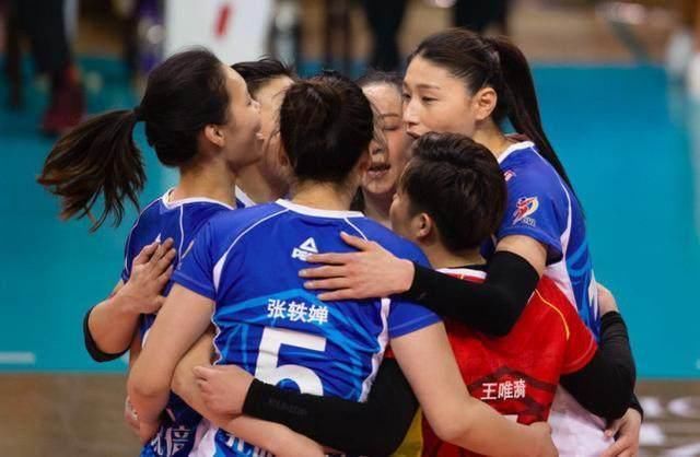 不公?江苏女排引援后强到没对手,上海辽宁因抢