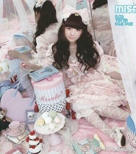 LOL微笑微博发文:半个月不上王者穿女装!居然