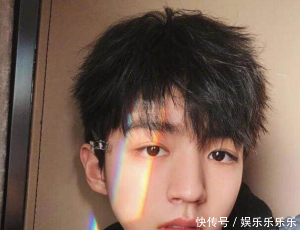 王俊凯在英国为啥每天都喝奶粉丝评论一针见血