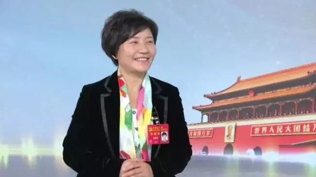 这个外嫁进村的媳妇不简单，16年带美了一个村！