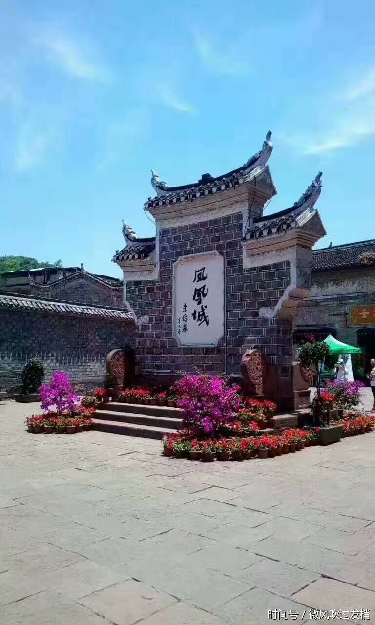 长沙到凤凰古城旅游汽车住宿小吃攻略(7月8月